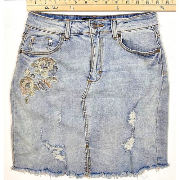 Whimsy Embroidered Flowers Coastal Cowgirl Boho Denim Skirt Women size Small - Picture 6 of 6